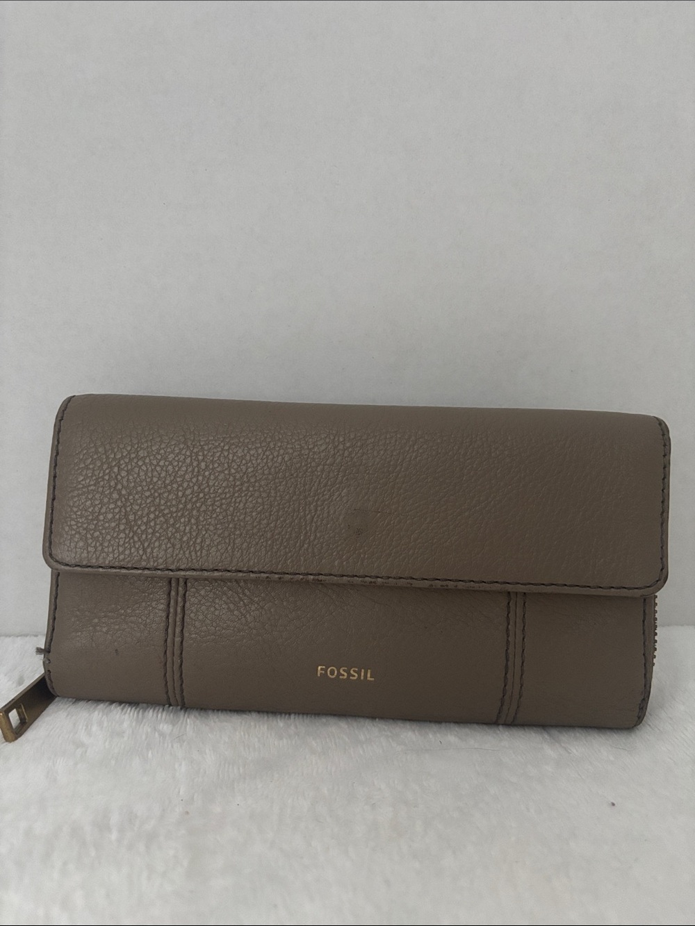 Fossil Taupe Pebbled Leather Wallet